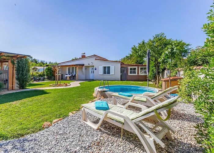 Beautiful Home In Skatari With Kitchen