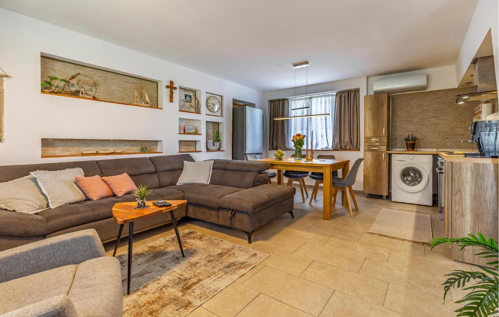 Holiday home Beautiful In Skatari With Kitchen Pula