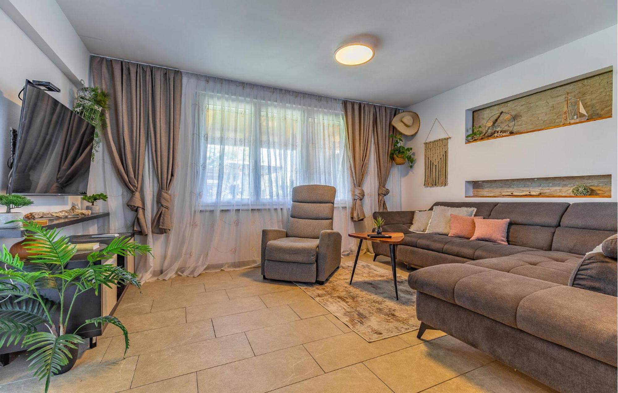 Beautiful In Skatari With Kitchen Holiday home