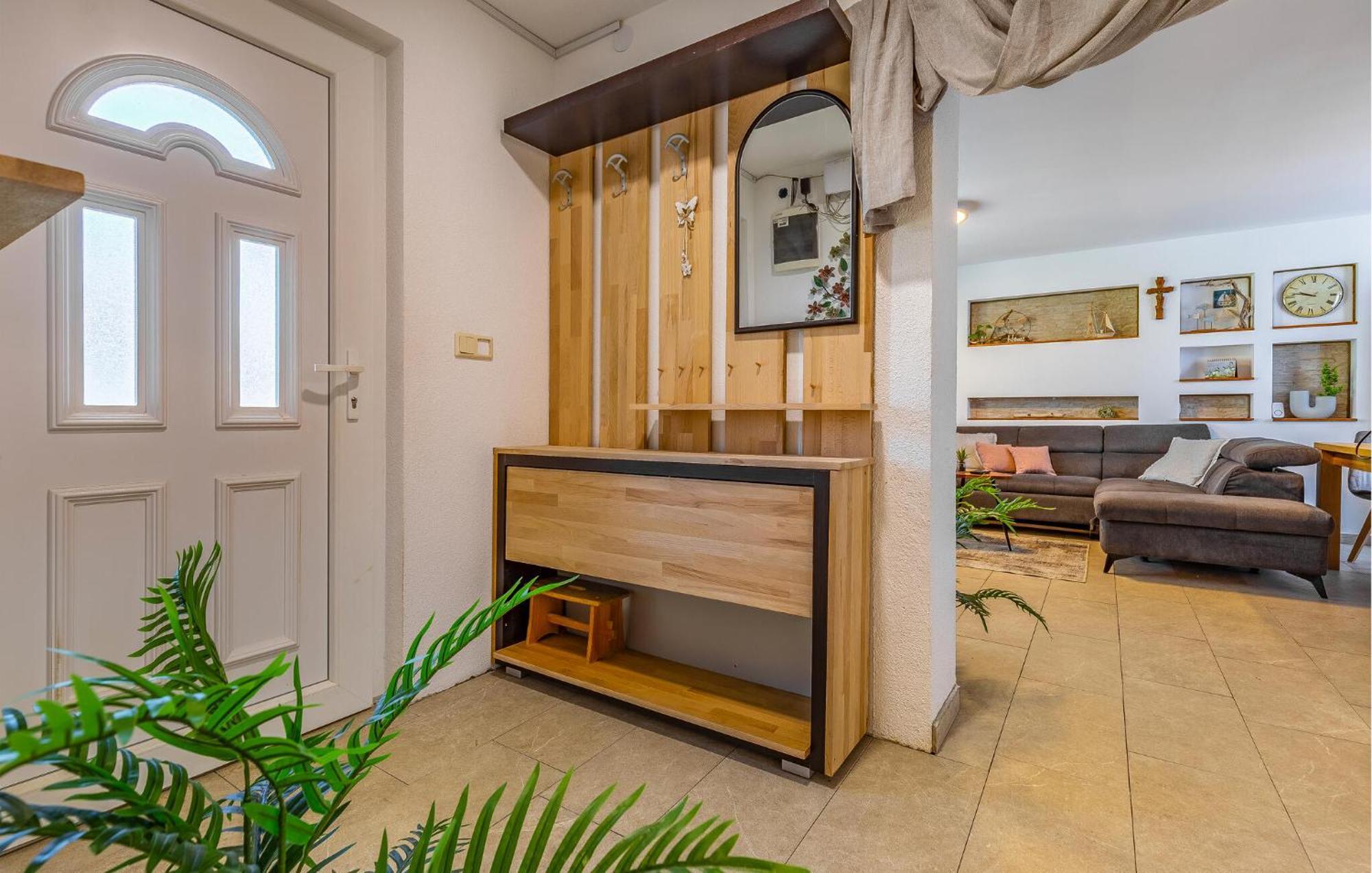 Beautiful In Skatari With Kitchen Holiday home Pula