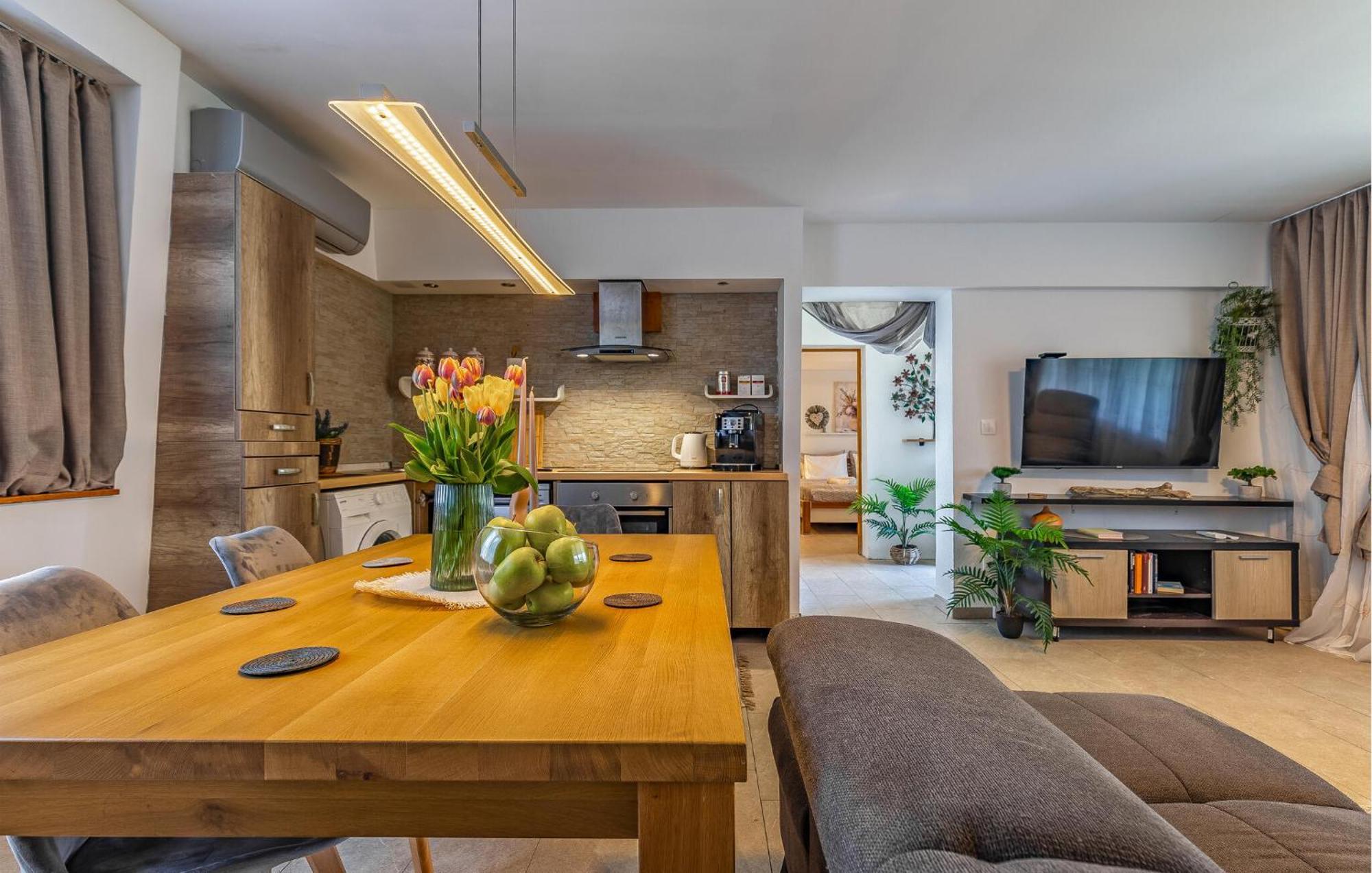 Ferienhaus Beautiful In Skatari With Kitchen Pula