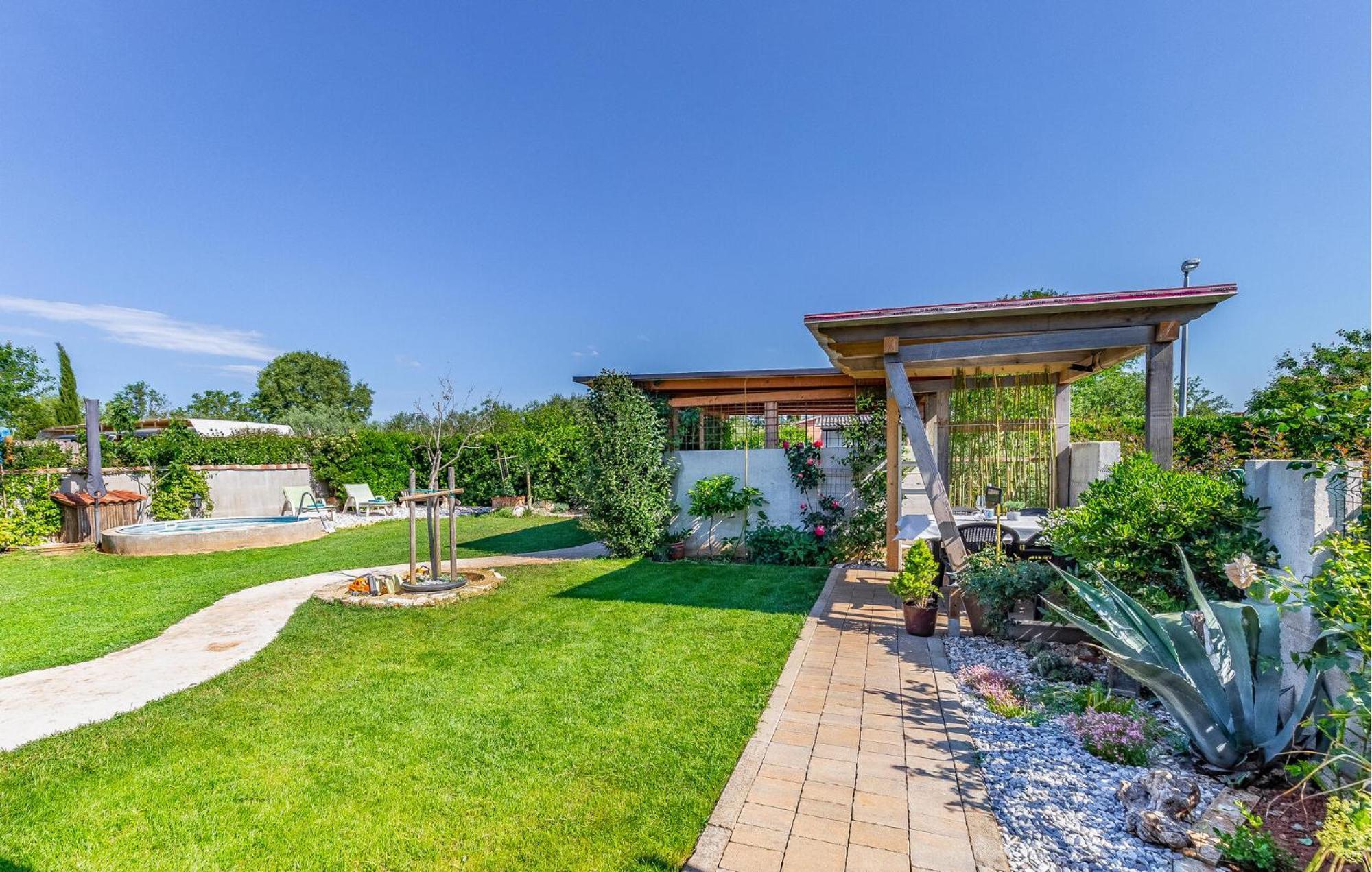 Ferienhaus Beautiful In Skatari With Kitchen Pula