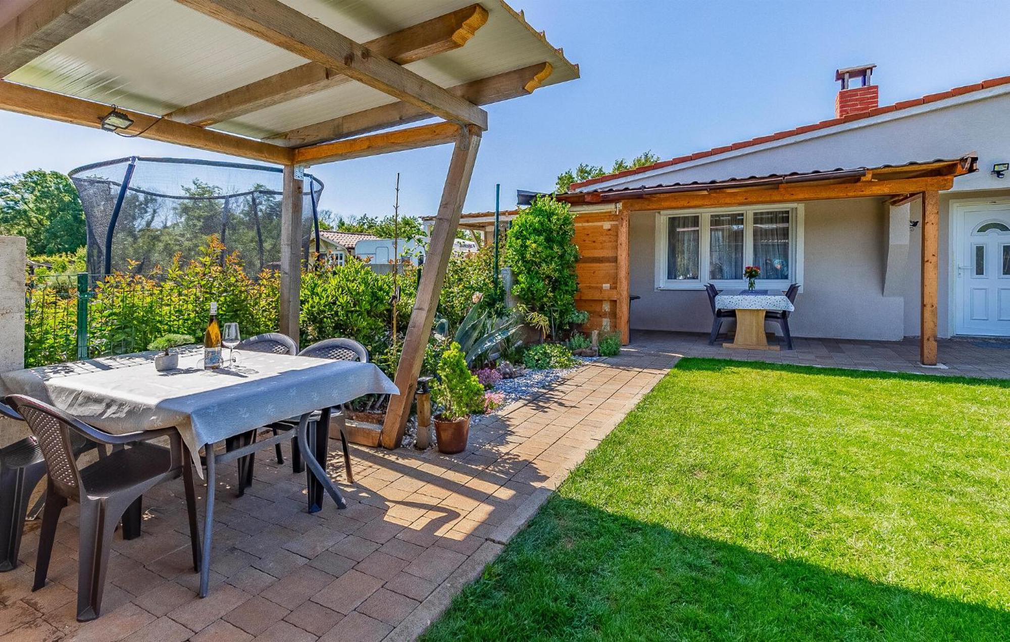 Beautiful In Skatari With Kitchen Ferienhaus Pula