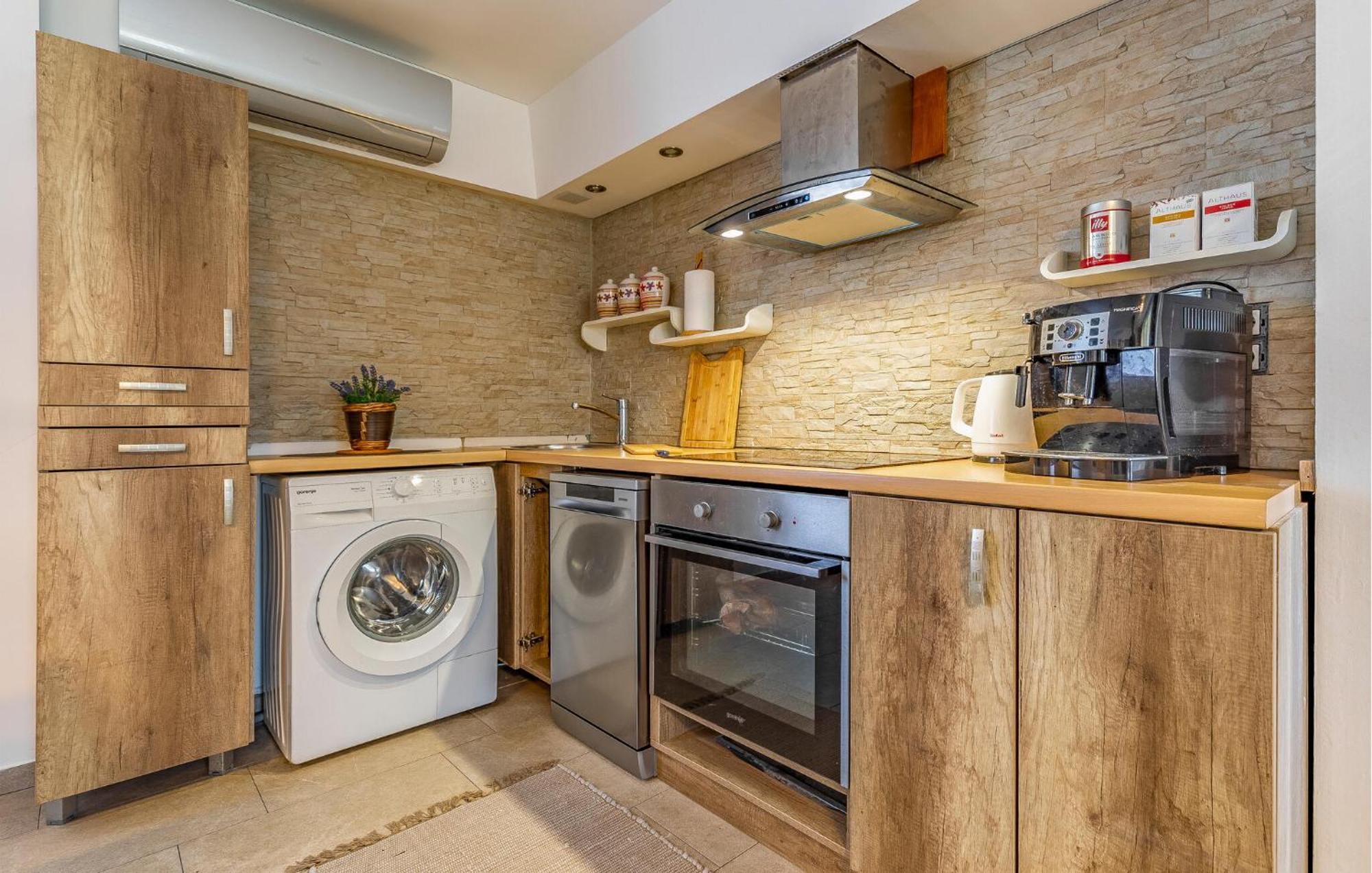 Beautiful In Skatari With Kitchen