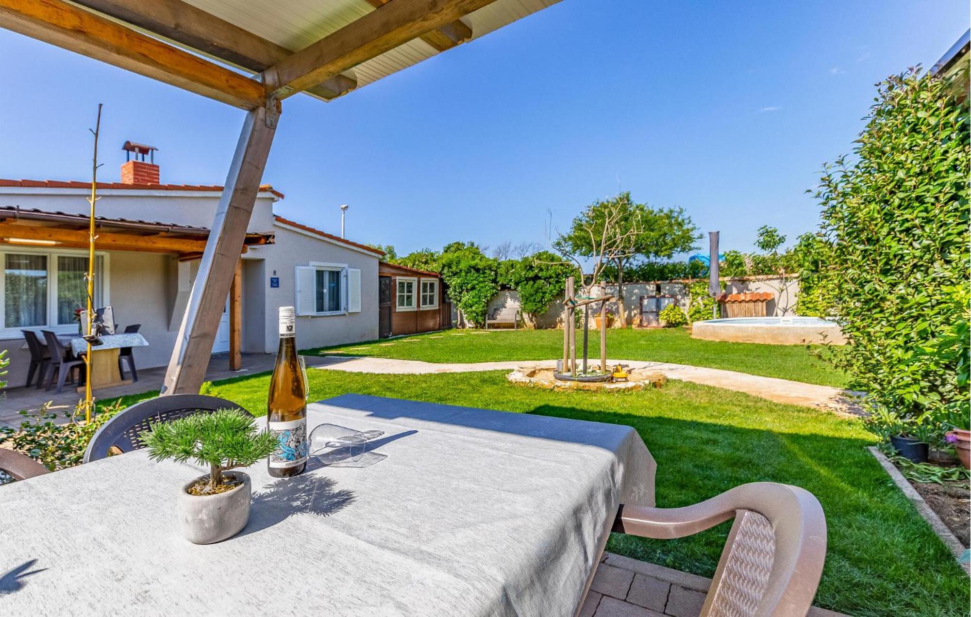 Ferienhaus Beautiful In Skatari With Kitchen *